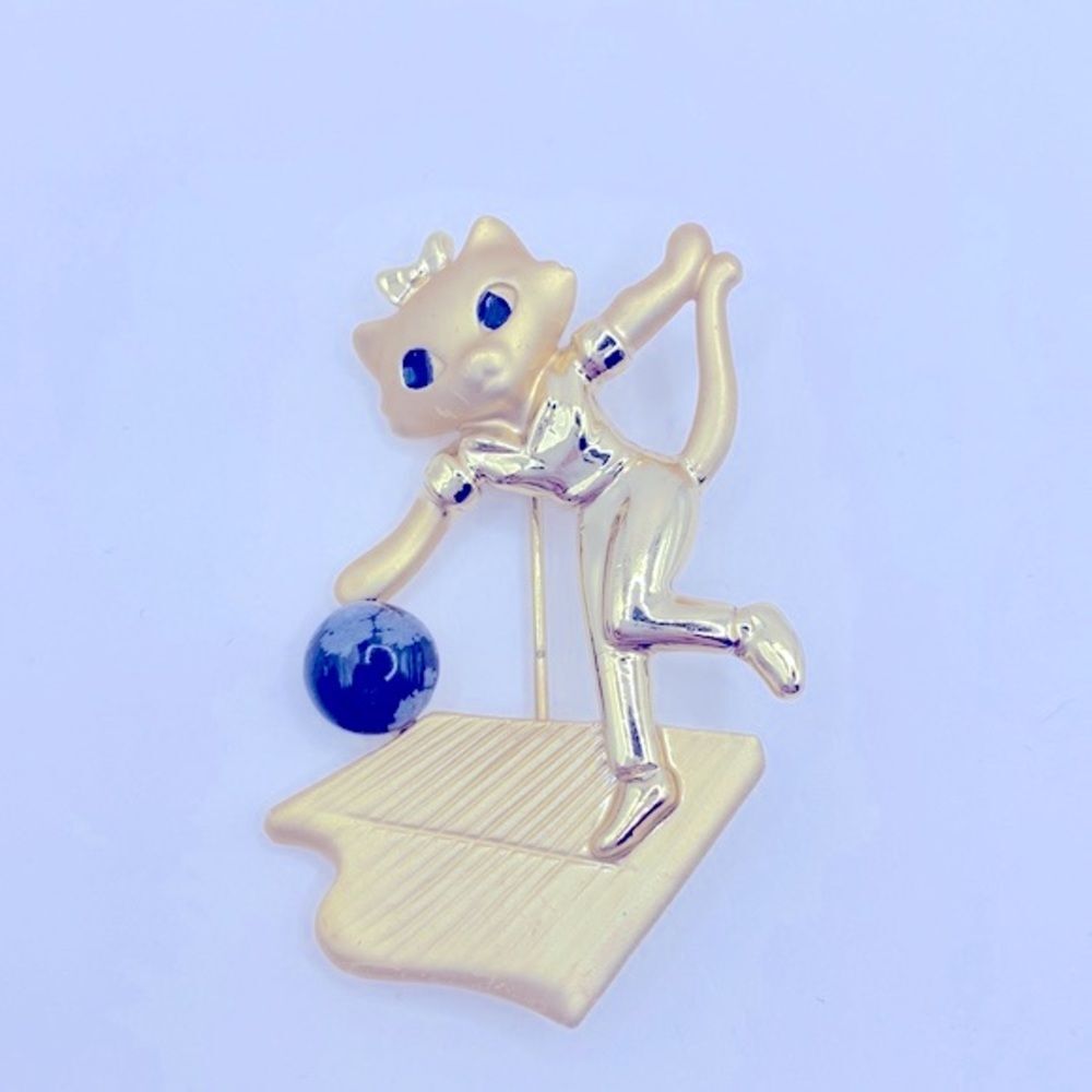 Danecraft Signed Vintage Cat Bowling Brooch